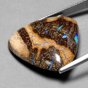 Opale boulder naturale multicolore da 25,23 ct, trillion, opaco