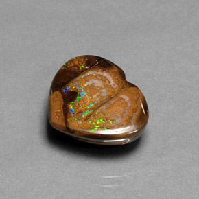Opale boulder naturale multicolore da 10,28 ct, a forma di cuore, opaco