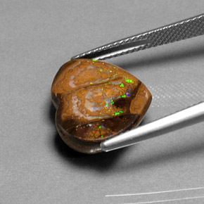 Opale boulder naturale multicolore da 10,28 ct, a forma di cuore, opaco