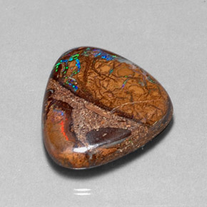 Opale boulder naturale multicolore da 16,78 ct, trillion, opaco