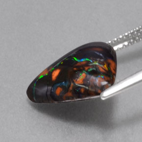 Opale boulder naturale multicolore da 5,75 ct, forma fantasia, opaco