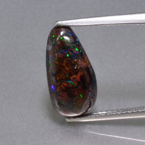 Opale boulder naturale multicolore da 4,97 ct, forma fantasia, opaco