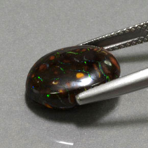 Opale boulder naturale multicolore da 6,61 ct, taglio ovale, opaco