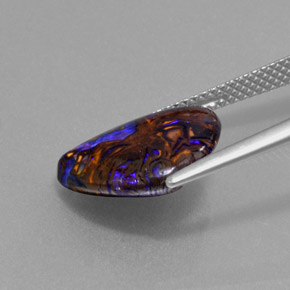 Opale boulder naturale multicolore da 4,96 ct, trillion, opaco