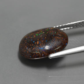 Opale boulder naturale multicolore da 4,86 ct, taglio ovale, opaco