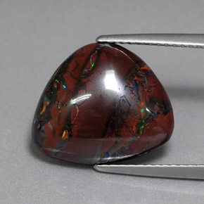 Opale boulder naturale multicolore da 8,84 ct, trillion, opaco