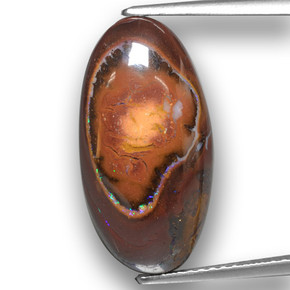 Opale boulder naturale multicolore da 10,73 ct, taglio ovale, opaco