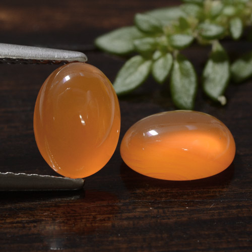 Corniola naturale arancione da 2,39 ct, taglio ovale, traslucido