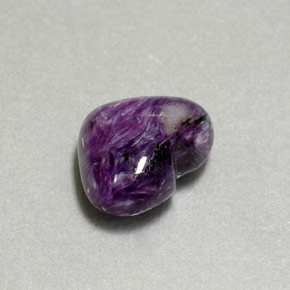 Caroite naturale viola da 6,66 ct, a forma di cuore, opaco