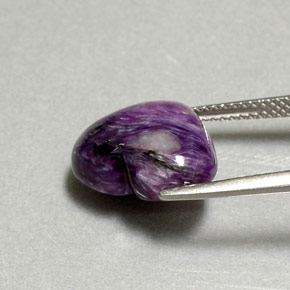 Caroite naturale viola da 6,66 ct, a forma di cuore, opaco