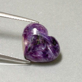 Caroite naturale viola da 4,95 ct, a forma di cuore, opaco