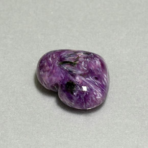 Caroite naturale viola da 4,95 ct, a forma di cuore, opaco