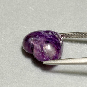 Caroite naturale viola da 4,16 ct, a forma di cuore, opaco