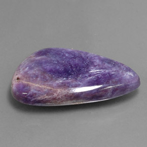 Caroite viola naturale da 12,77 ct, forma fantasia, opaco