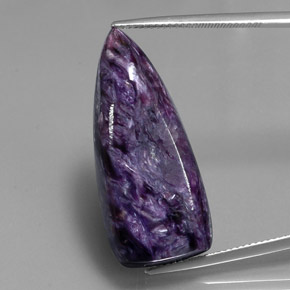 Caroite naturale viola da 27,21 ct, forma fantasia, opaco