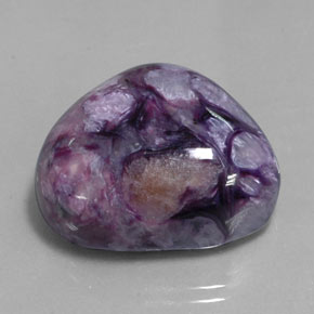 Caroite viola naturale da 43,55 ct, forma fantasia, opaco