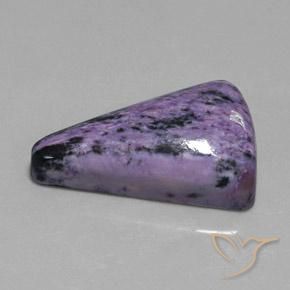 Charoite Viola medio naturale da 36.35 ct, Taglio trillion, Opaco