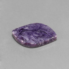 Caroite naturale viola da 9,50 ct, forma fantasia, opaco