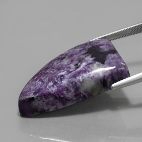 Caroite naturale viola da 33,50 ct, forma fantasia, opaco