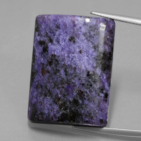 Caroite naturale viola da 44,70 ct, baguette, opaco