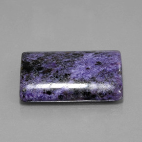 Caroite naturale viola da 44,70 ct, baguette, opaco