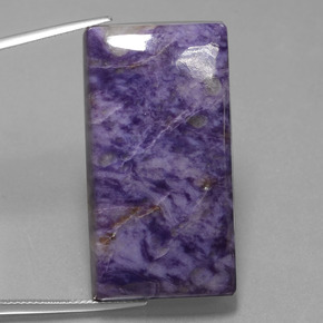 Caroite naturale viola da 67,35 ct, baguette, opaco