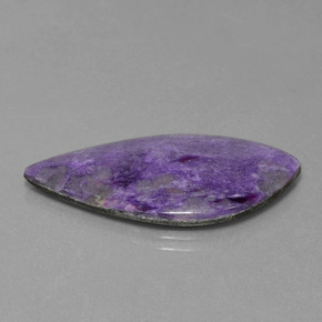 Caroite viola naturale da 12,93 ct, forma fantasia, opaco