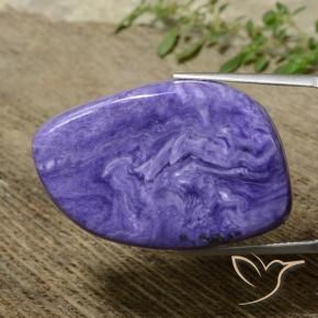 Charoite Viola Intenso naturale da 39.50 ct, Taglio a fantasia, Opaco