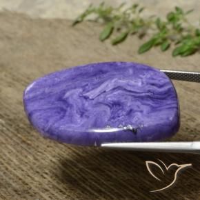 Charoite Viola Intenso naturale da 39.50 ct, Taglio a fantasia, Opaco