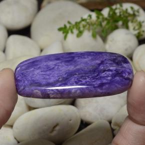 Caroite naturale viola da 43,82 ct, taglio a cuscino, opaco