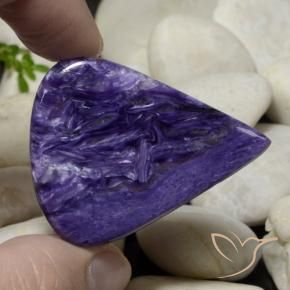 Caroite naturale viola da 44,12 ct, taglio a pera, opaco