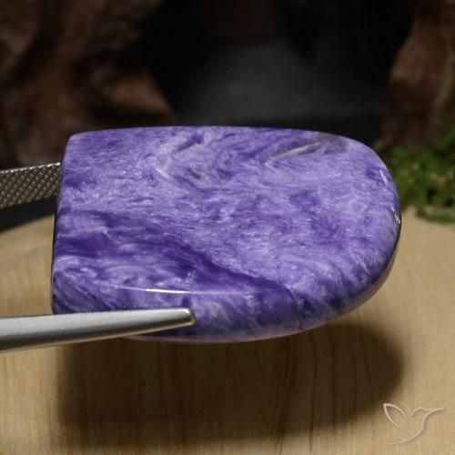 Charoite Viola Intenso naturale da 46.73 ct, Taglio a fantasia, Opaco