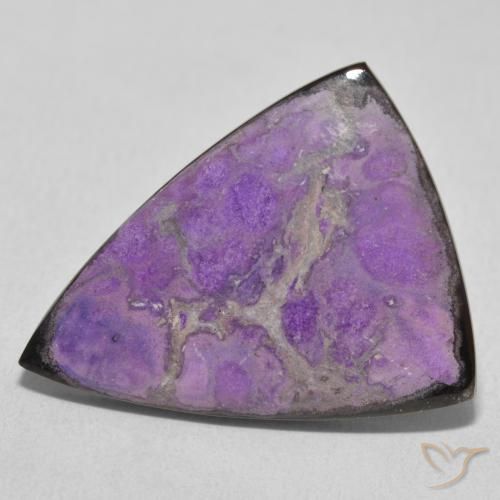 14.82ct Naturale Viola scuro Charoite, Taglio trillion, Opaco
