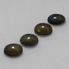 Opale cioccolato naturale multicolore da 2,39 ct, taglio ovale, traslucido