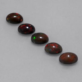 Opale cioccolato naturale multicolore da 2,71 ct, taglio ovale, traslucido