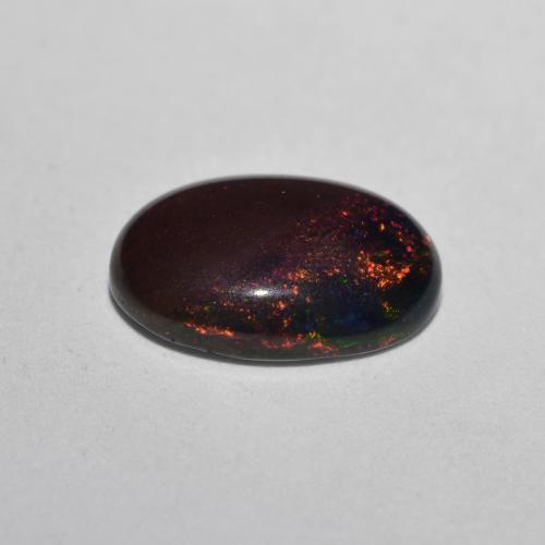Opale cioccolato naturale multicolore da 0,80 ct, taglio ovale, traslucido
