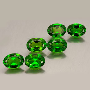 Diopside cromifero naturale verde da  ct, taglio ovale, VVS-VS