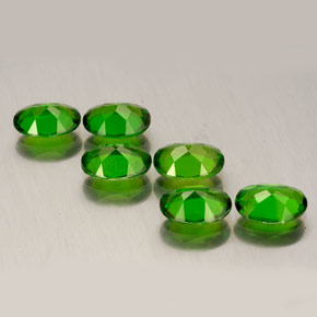 Diopside cromifero naturale verde da  ct, taglio ovale, VVS-VS