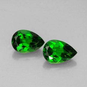 Diopside cromifero naturale verde da  ct, taglio a pera, VS