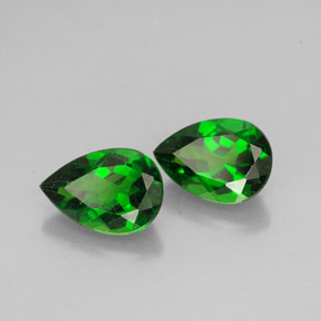 Diopside cromifero naturale verde da  ct, taglio a pera, VS