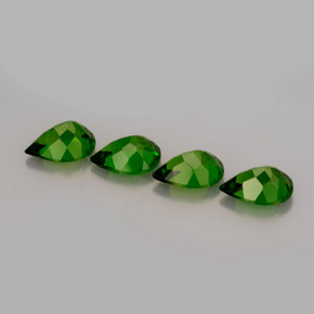 Diopside cromifero naturale verde da  ct, taglio a pera, VVS-VS