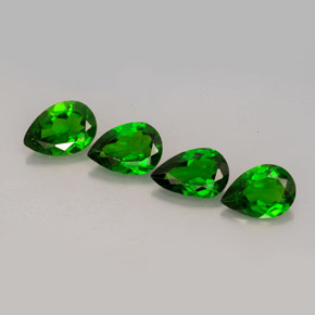 Diopside cromifero naturale verde da  ct, taglio a pera, VVS-VS
