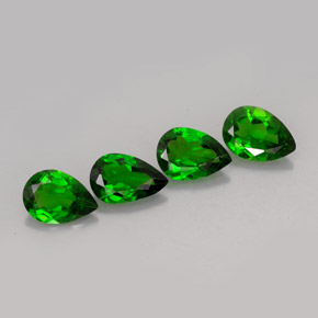 Diopside cromifero naturale verde da  ct, taglio a pera, VVS-VS