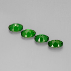 Diopside cromifero naturale verde da  ct, taglio ovale, VVS-VS