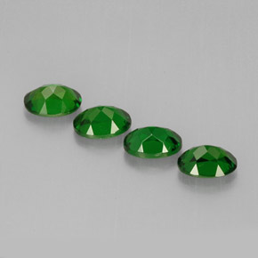 Diopside cromifero naturale verde da  ct, taglio ovale, VVS-VS