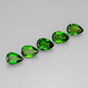Diopside cromifero naturale verde da  ct, taglio a pera, VS