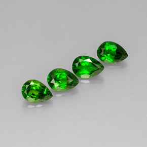 Diopside cromifero naturale verde da  ct, taglio a pera, VS