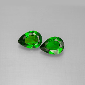 Diopside cromifero naturale verde da  ct, taglio a pera, VS