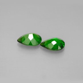 Diopside cromifero naturale verde da  ct, taglio a pera, VS