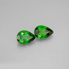 Diopside cromifero naturale verde da  ct, taglio a pera, VS